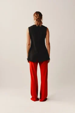 Leo Vest Black