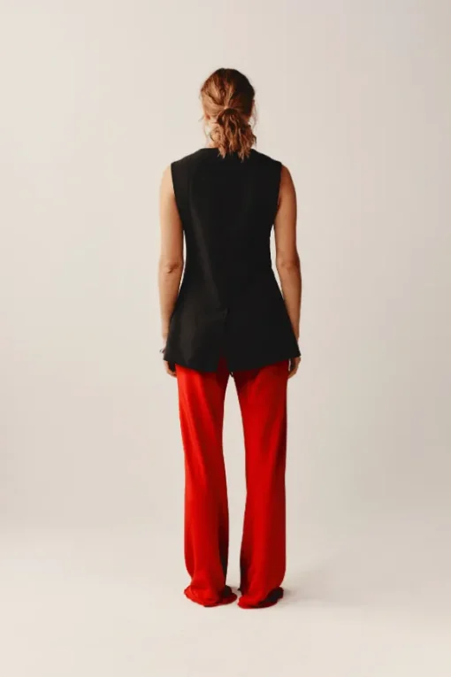 Leo Vest Black
