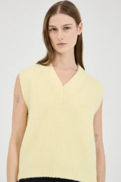 The Fluffy Knit Vest Lemon